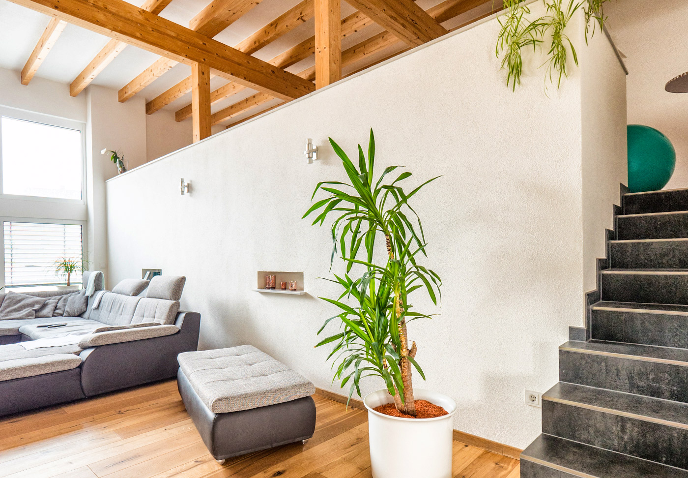 Zimmerer/ Dachdecker/ Klempnerarbeiten/ Holztreppen